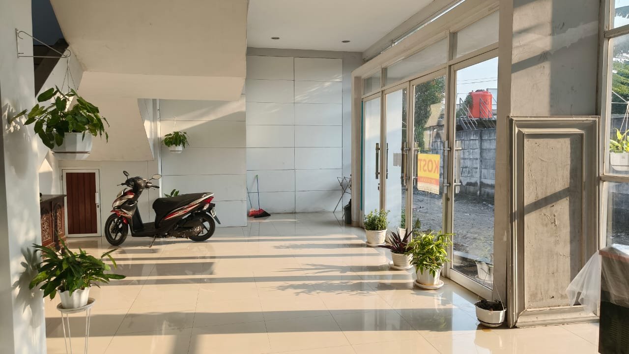 Kamar mandi dalam yang bersih dan terawat